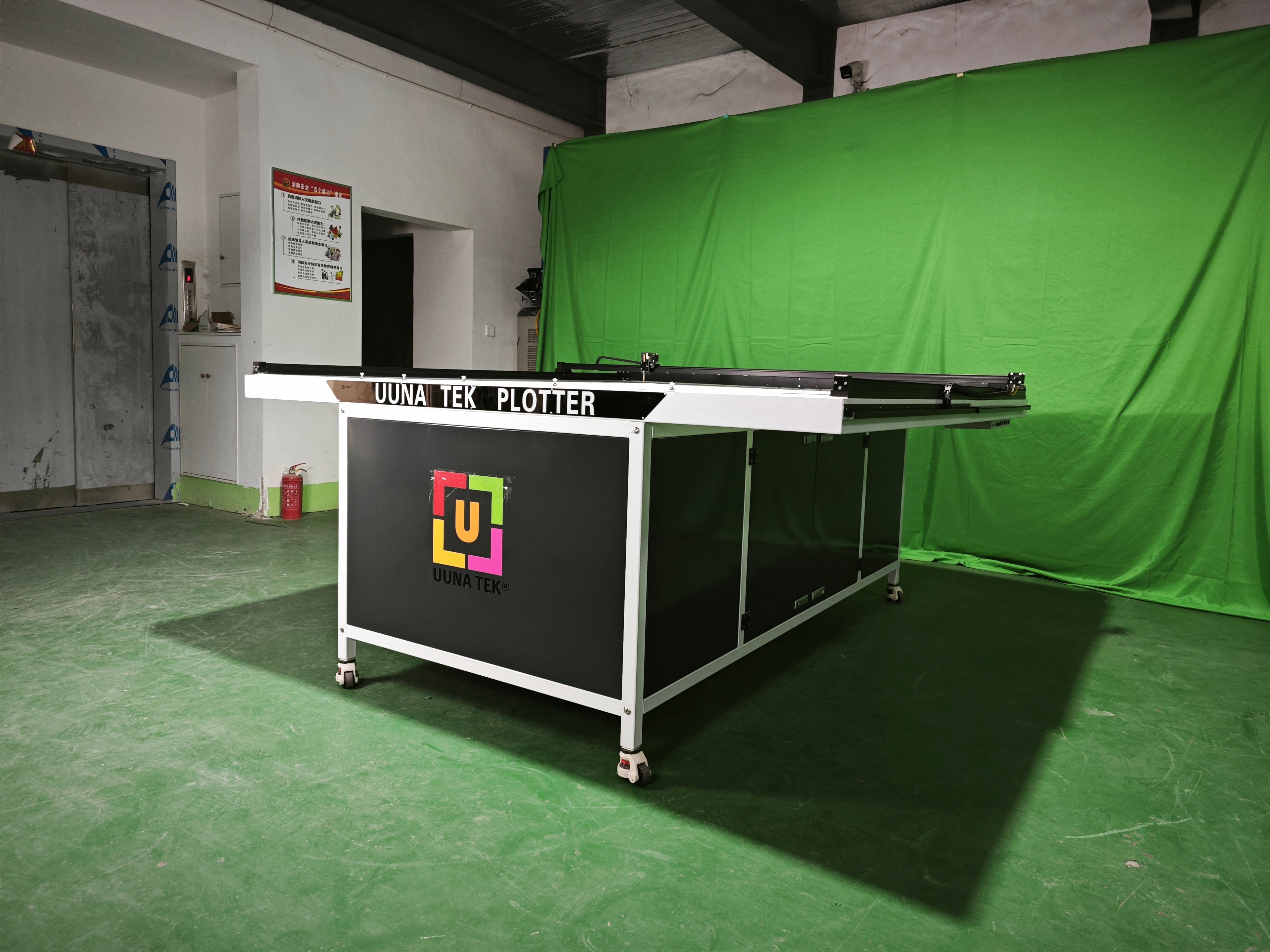 UUNA TEK 3.0 - Pen Plotter All-in-One di Alta Gamma Preassemblato Formati 2X1.25M/2X2M/2X4M Robot da Disegno Macchine da Disegno