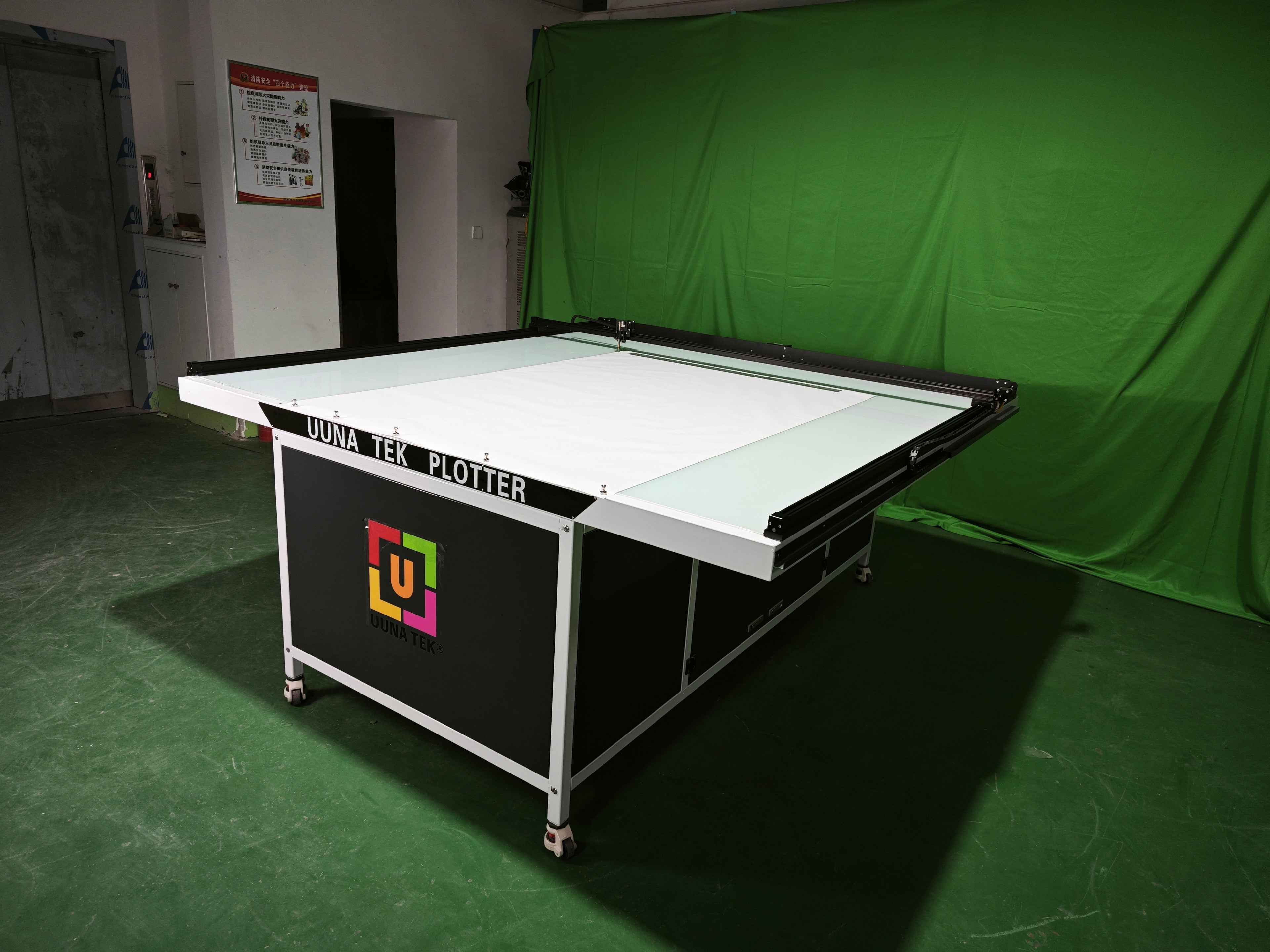 UUNA TEK 3.0 - Pen Plotter All-in-One di Alta Gamma Preassemblato Formati 2X1.25M/2X2M/2X4M Robot da Disegno Macchine da Disegno